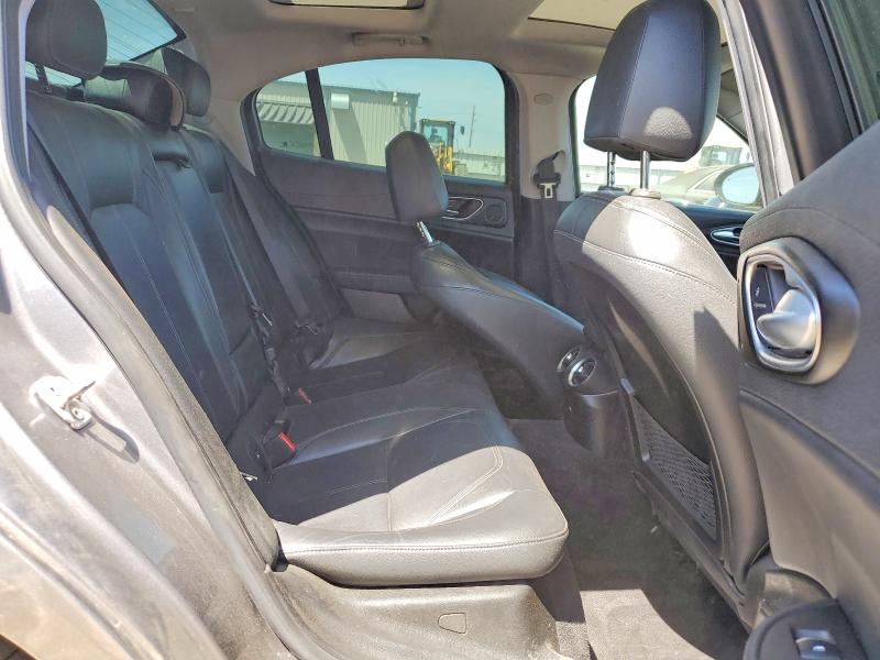 53586186 :رقم المزاد ، ZARFAEBN3H7553750 vin ، 2017 Alfa Romeo Giulia مزاد بيع