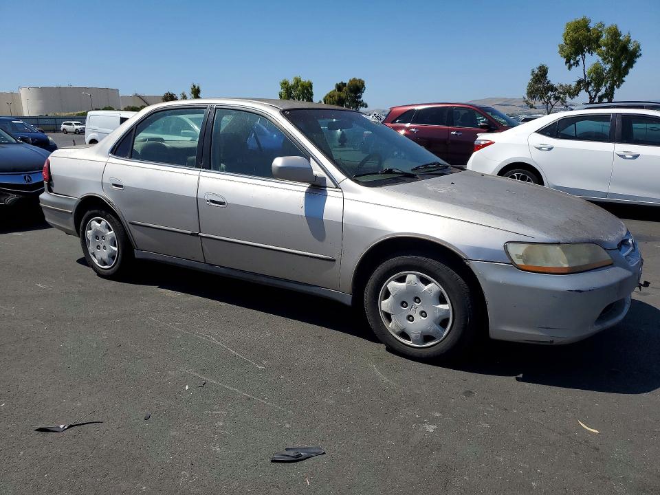 1999 Honda Accord მანქანა იყიდება აუქციონზე, vin: 1HGCG6651XA136769, აუქციონის ნომერი: 53846066
