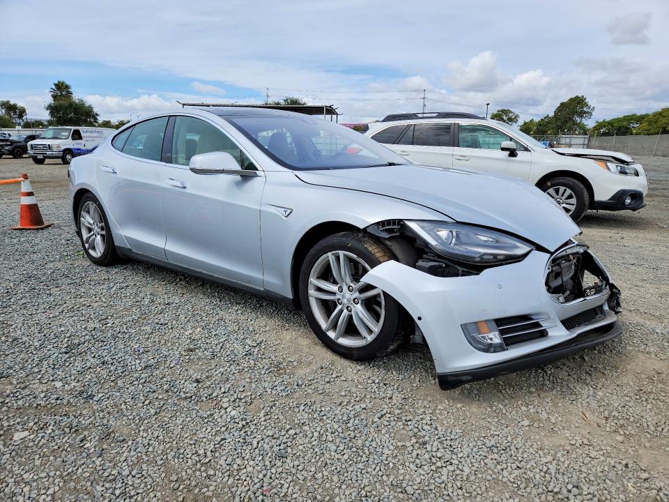 Продажа на аукционе авто 2015 Tesla Model S, vin: 5YJSA1H21FF082302, номер лота: 52237696