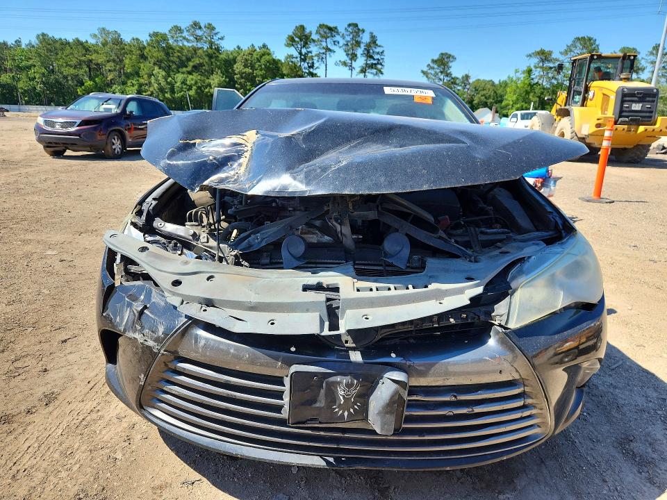 53367596 :رقم المزاد ، 4T4BF1FK4FR464837 vin ، 2015 Toyota Camry مزاد بيع