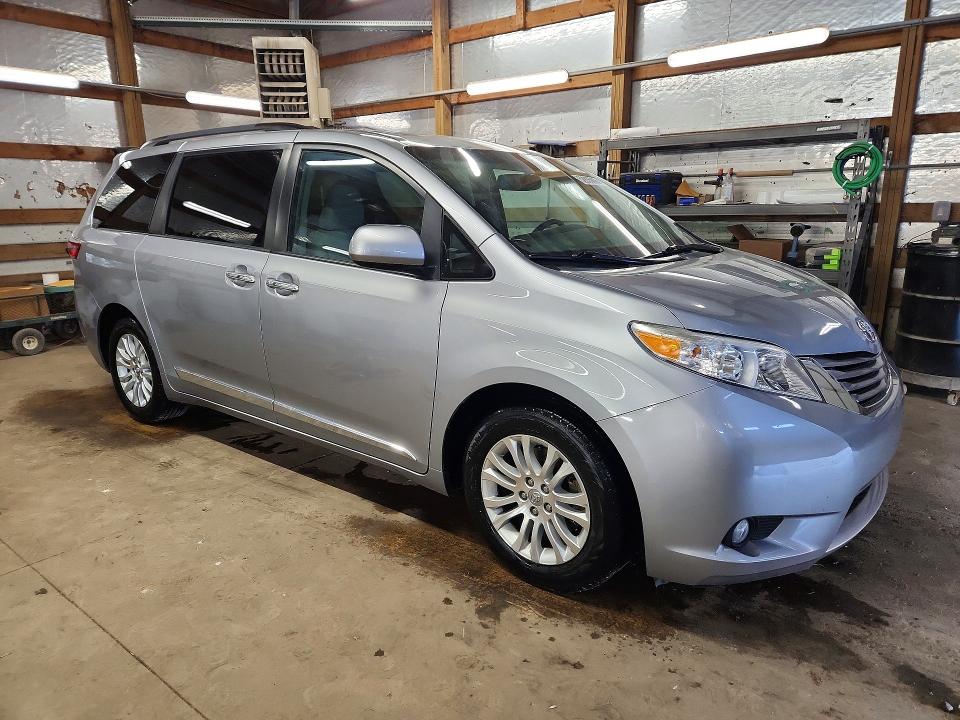 Aukcja sprzedaży 2017 Toyota Sienna, vin: 5TDYZ3DC7HS815917, numer aukcji: 52835006