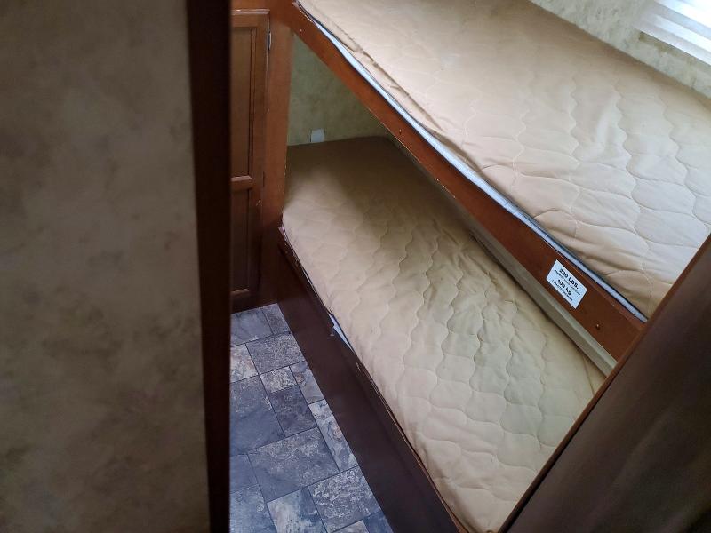 51349236 :رقم المزاد ، 5ZT3CLTB8DA307014 vin ، 2013 Foresriver Chaparral مزاد بيع