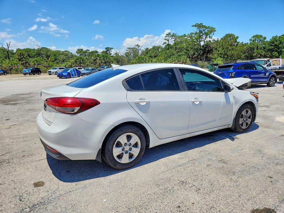 53827846 :رقم المزاد ، 3KPFL4A7XJE175093 vin ، 2018 Kia Forte مزاد بيع