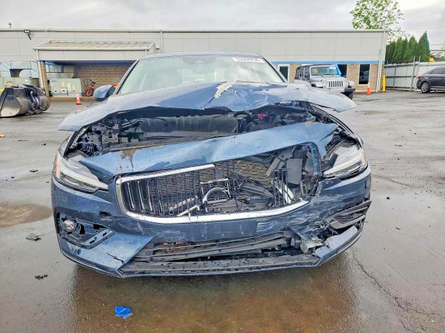 2022 Volvo S60 მანქანა იყიდება აუქციონზე, vin: 7JRL12FL6NG165204, აუქციონის ნომერი: 53368256