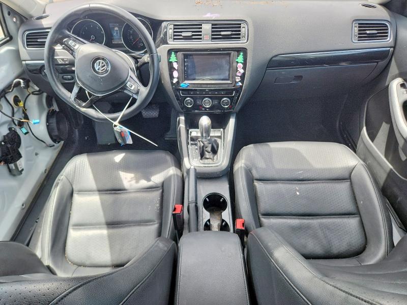 52765586 :رقم المزاد ، 3VWL17AJ3HM282182 vin ، 2017 Volkswagen Jetta مزاد بيع