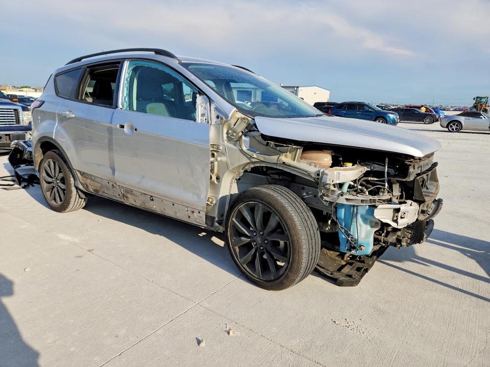 Продажа на аукционе авто 2017 Ford Escape, vin: 1FMCU0GDXHUC88393, номер лота: 55014456