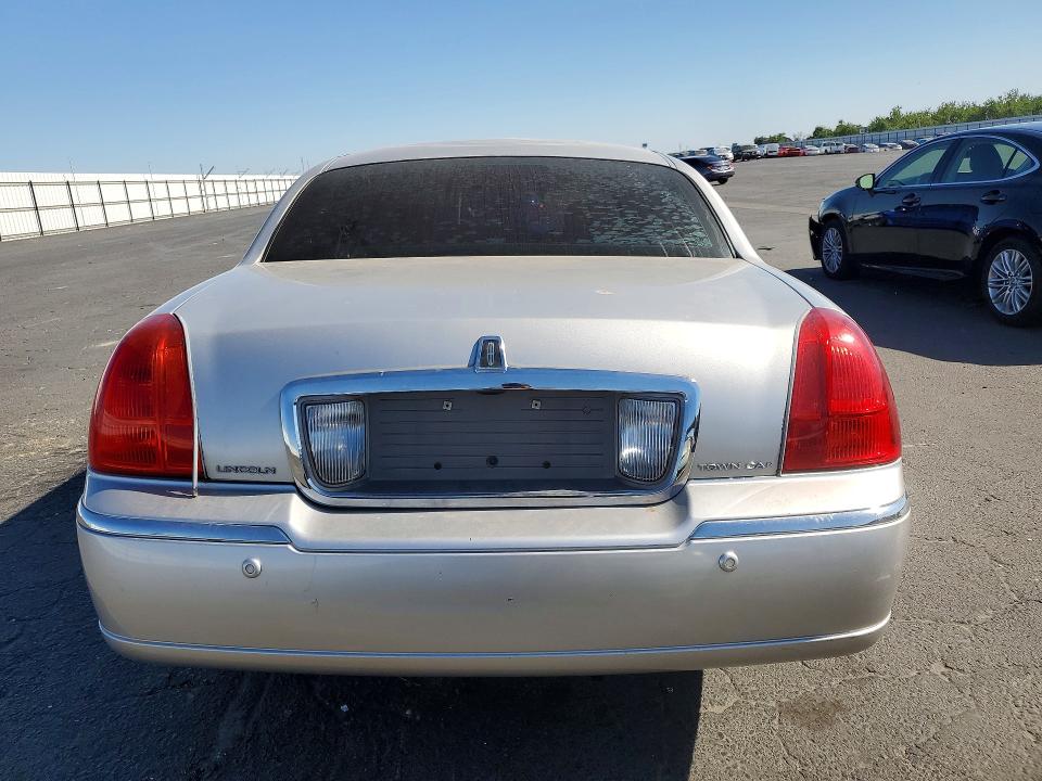 Продажа на аукционе авто 2003 Lincoln Town Car, vin: 1LNHM81W13Y655536, номер лота: 54695716