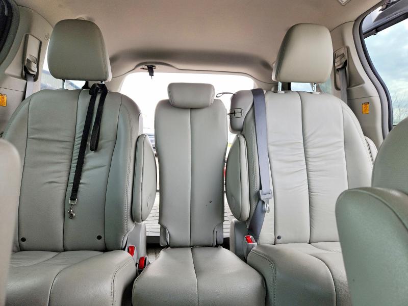 2011 Toyota Sienna მანქანა იყიდება აუქციონზე, vin: 5TDYK3DC5BS158725, აუქციონის ნომერი: 52082086