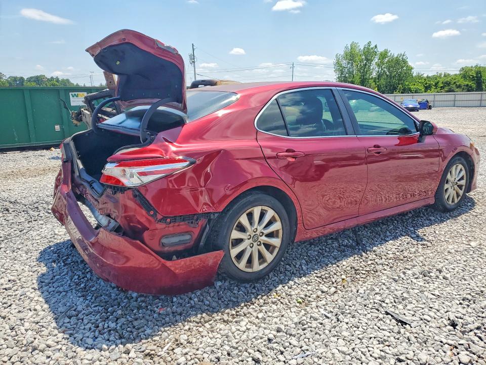 53514266 :رقم المزاد ، 4T1B11HK7JU537133 vin ، 2018 Toyota Camry مزاد بيع