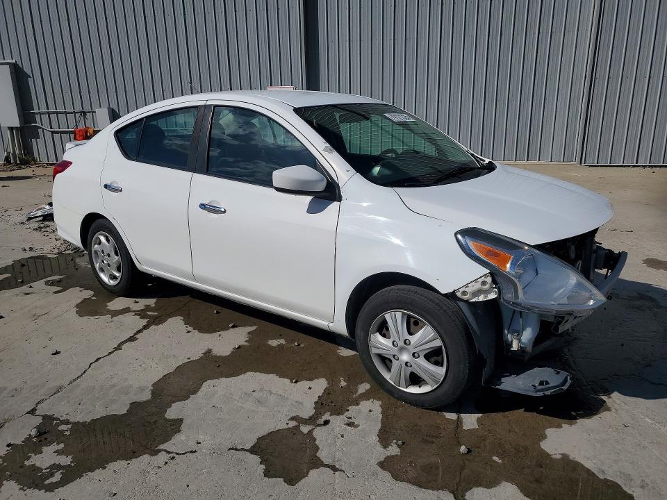 79121325 :رقم المزاد ، 3N1CN7AP5JL810413 vin ، 2018 Nissan Versa مزاد بيع