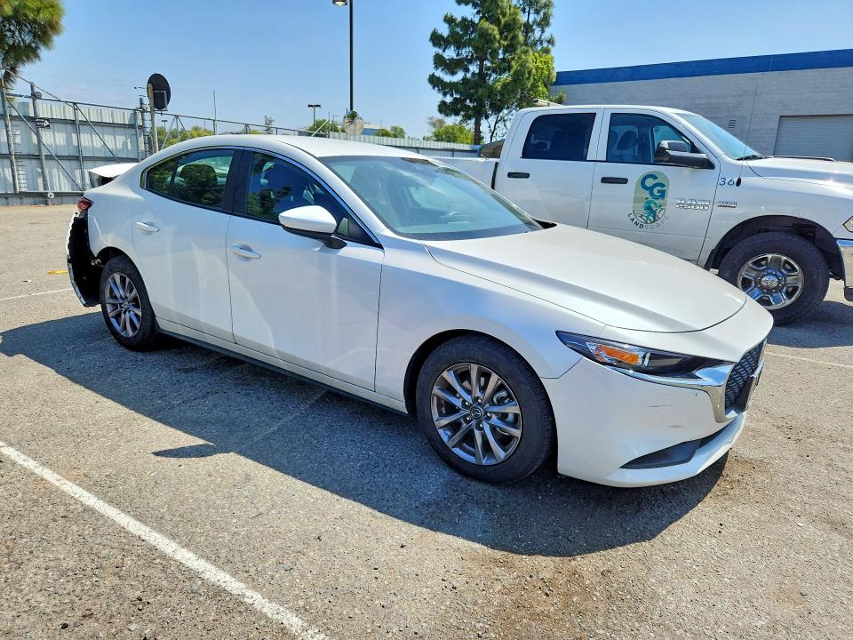 53660216 :رقم المزاد ، 3MZBPAAL8NM301538 vin ، 2022 Mazda 3 مزاد بيع