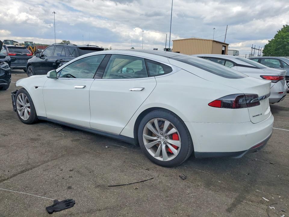 52258526 :رقم المزاد ، 5YJSA1S29FF085814 vin ، 2015 Tesla Model S مزاد بيع