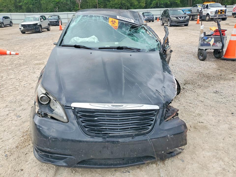 54995366 :رقم المزاد ، 1C3CCBBG7DN744864 vin ، 2013 Chrysler 200 مزاد بيع