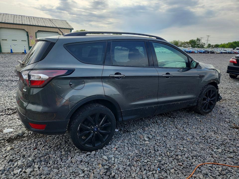 52509216 :رقم المزاد ، 1FMCU0G92HUE66552 vin ، 2017 Ford Escape مزاد بيع