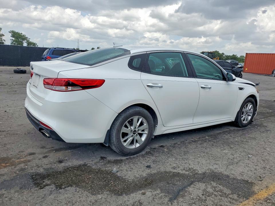 2017 Kia Optima მანქანა იყიდება აუქციონზე, vin: 5XXGT4L37HG156808, აუქციონის ნომერი: 54410216