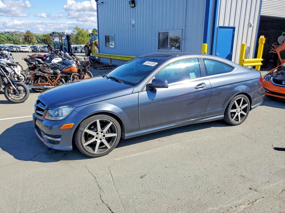 2015 Mercedes-benz C მანქანა იყიდება აუქციონზე, vin: WDDGJ4HB0FG383999, აუქციონის ნომერი: 55445396