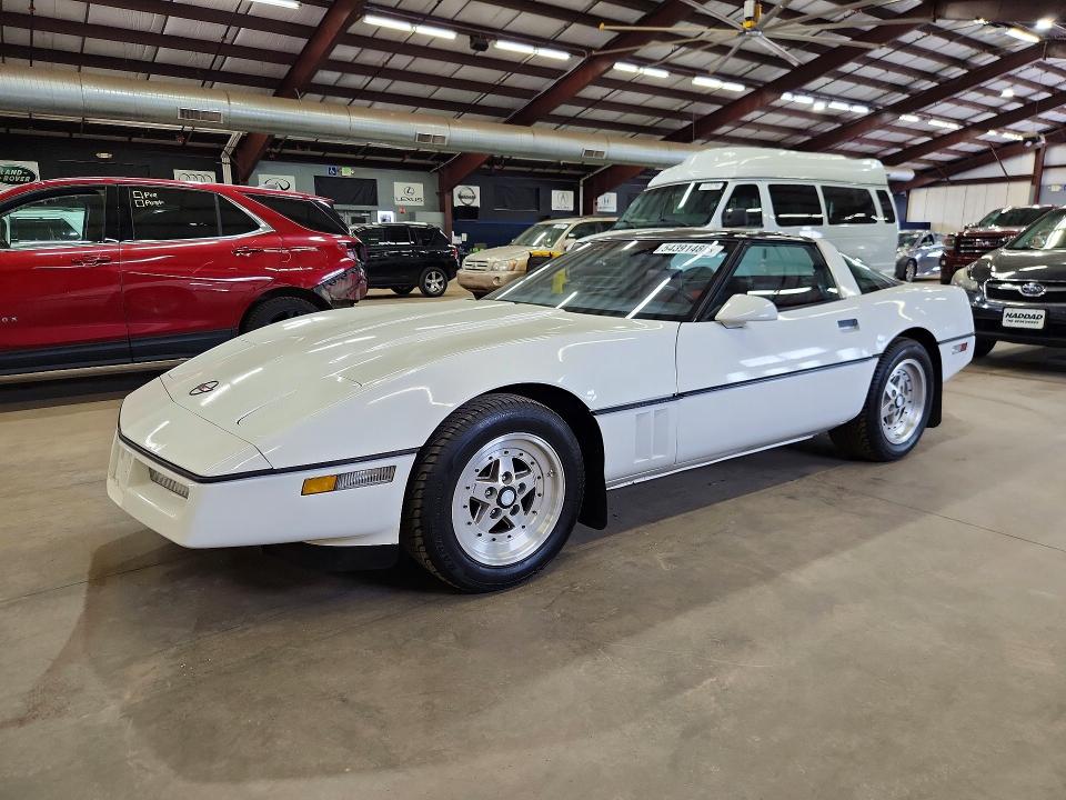 1984 Chev Corvette მანქანა იყიდება აუქციონზე, vin: 1G1AY0786E5131400, აუქციონის ნომერი: 54391486