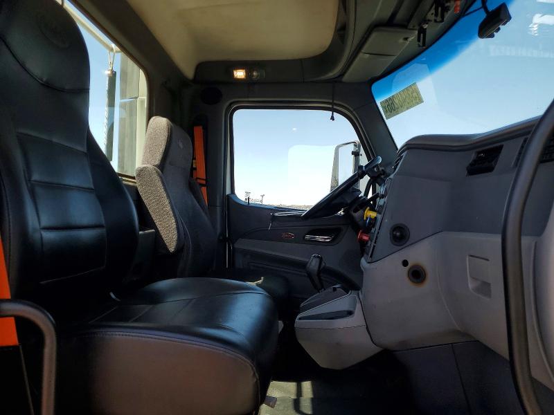 53848266 :رقم المزاد ، 1XPBA48X1HD428581 vin ، 2017 Peterbilt 579 مزاد بيع