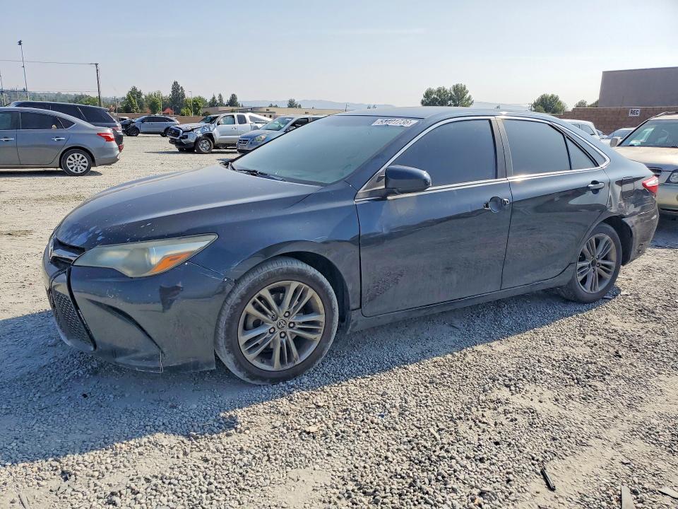 53401736 :رقم المزاد ، 4T1BF1FK4FU499761 vin ، 2015 Toyota Camry مزاد بيع