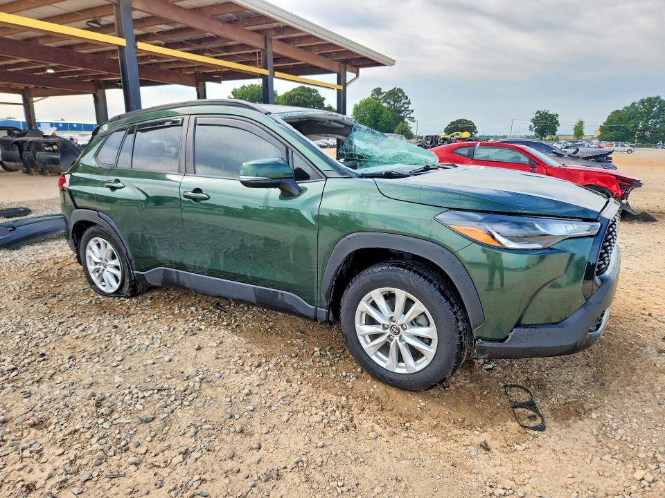 53812136 :رقم المزاد ، 7MUCAAAG7NV031042 vin ، 2022 Toyota Corolla Cross مزاد بيع
