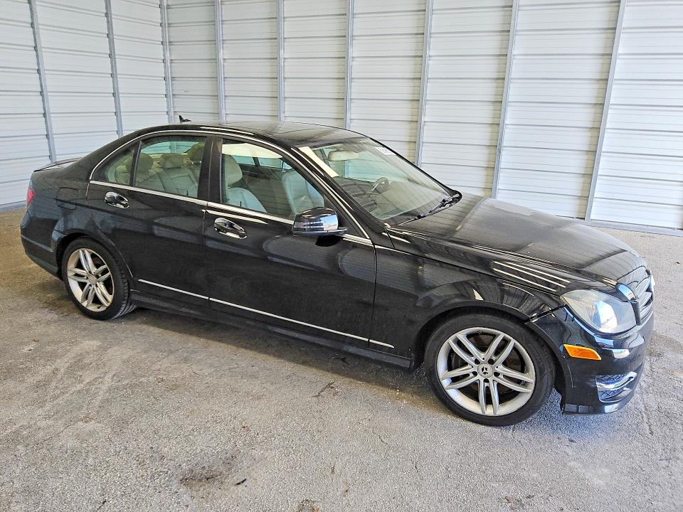 52029336 :رقم المزاد ، WDDGF8AB7ER308920 vin ، 2014 Mercedes-benz C مزاد بيع