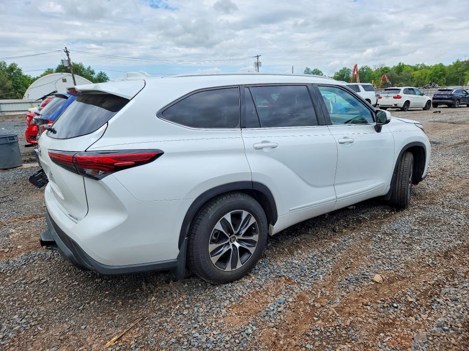 53215246 :رقم المزاد ، 5TDGZRBH3NS568405 vin ، 2022 Toyota Highlander مزاد بيع