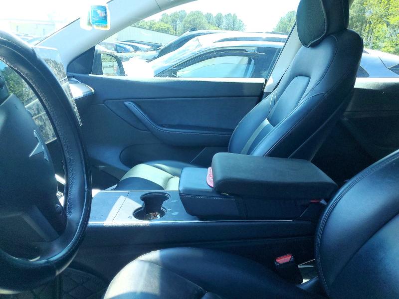 52266076 :رقم المزاد ، 5YJYGDEE6MF084293 vin ، 2021 Tesla Model Y مزاد بيع