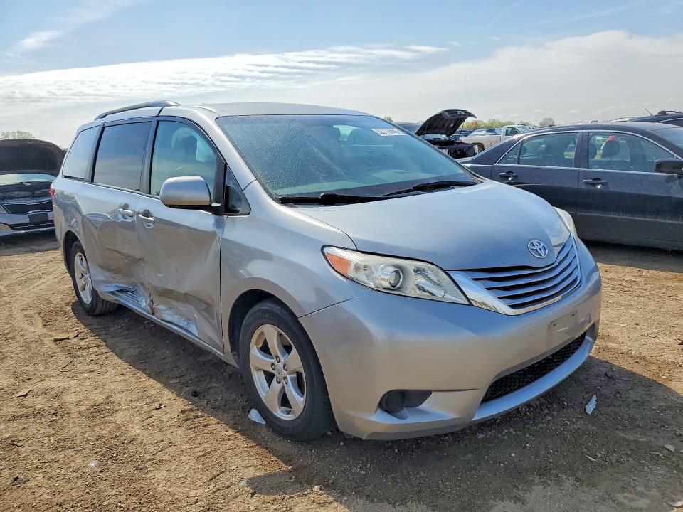 52770686 :رقم المزاد ، 5TDKK3DC6FS590901 vin ، 2015 Toyota Sienna مزاد بيع