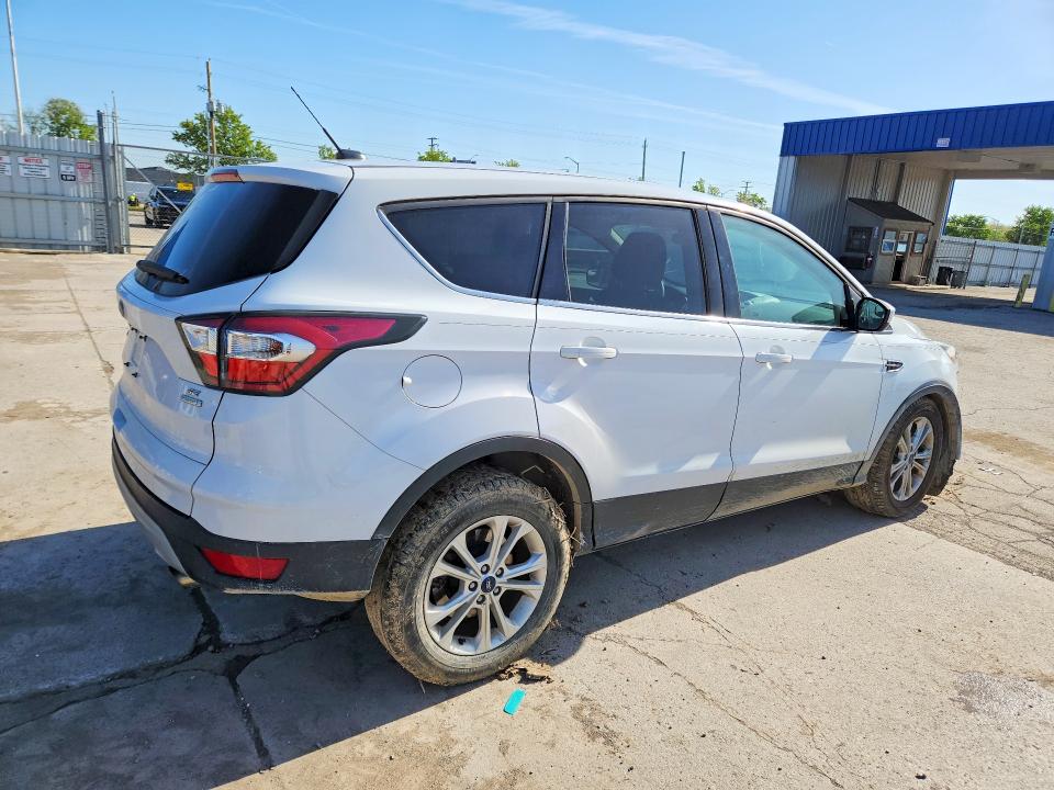 52296756 :رقم المزاد ، 1FMCU0GD7HUB41819 vin ، 2017 Ford Escape مزاد بيع