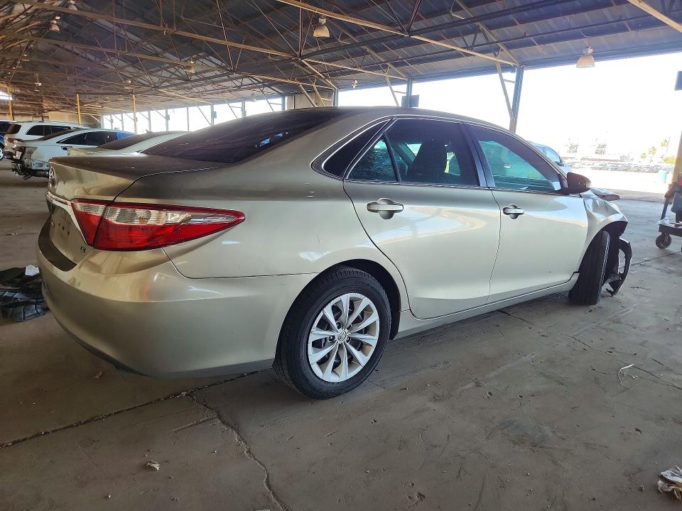 55424646 :رقم المزاد ، 4T4BF1FK7GR542917 vin ، 2016 Toyota Camry مزاد بيع