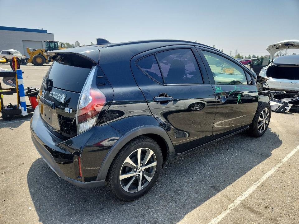 53073106 :رقم المزاد ، JTDKDTB34J1611182 vin ، 2018 Toyota Prius C مزاد بيع