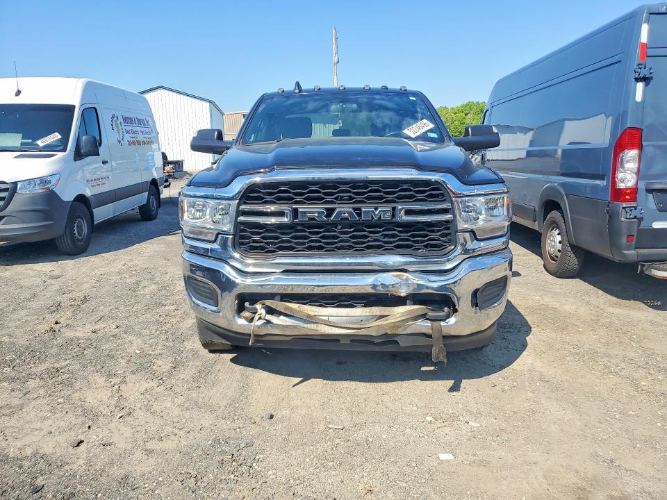 52246496 :رقم المزاد ، 3C63RRGL5NG159551 vin ، 2022 Ram 3500 مزاد بيع