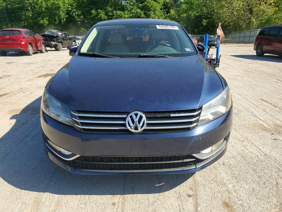54988106 :رقم المزاد ، 1VWCN7A38DC105628 vin ، 2013 Volkswagen Passat مزاد بيع