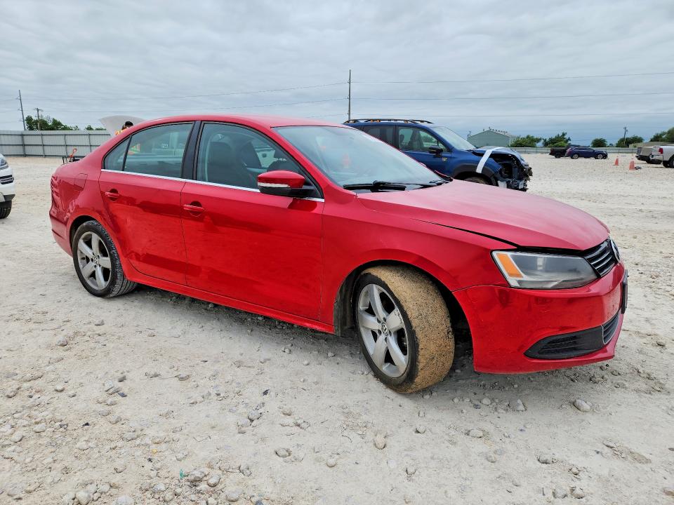 52772636 :رقم المزاد ، 3VWDP7AJ7DM217736 vin ، 2013 Volkswagen Jetta مزاد بيع