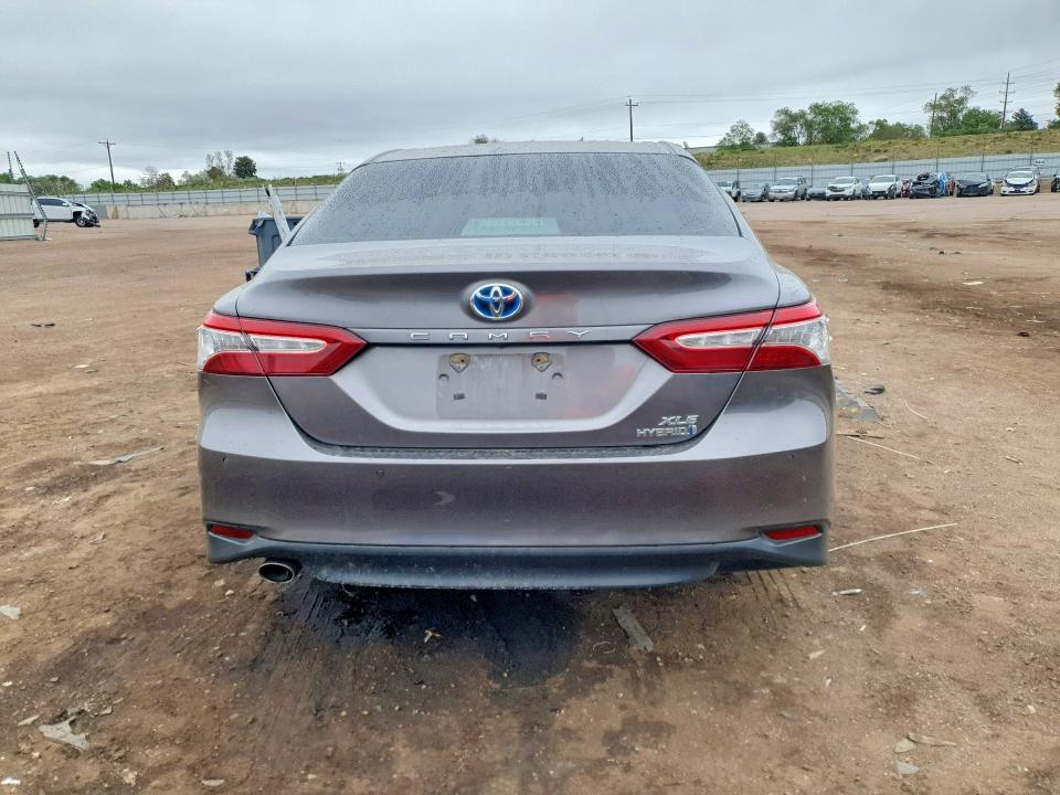 53956676 :رقم المزاد ، 4T1B21HK3JU505826 vin ، 2018 Toyota Camry Hybrid مزاد بيع