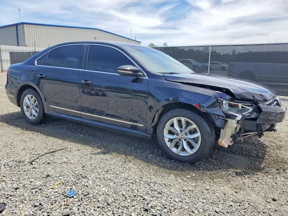 53023396 :رقم المزاد ، 1VWAT7A32HC027866 vin ، 2017 Volkswagen Passat مزاد بيع