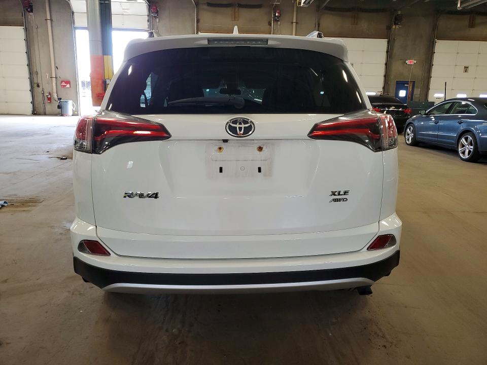 54468586 :رقم المزاد ، JTMRFREV0HJ700654 vin ، 2017 Toyota Rav4 مزاد بيع