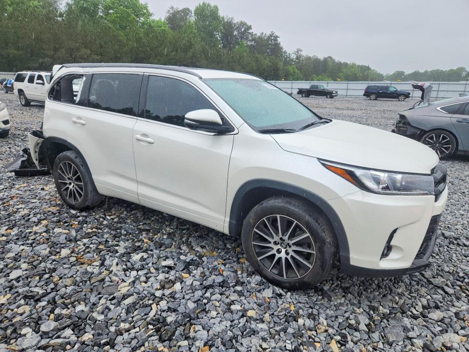 52456766 :رقم المزاد ، 5TDKZRFH7JS532618 vin ، 2018 Toyota Highlander مزاد بيع
