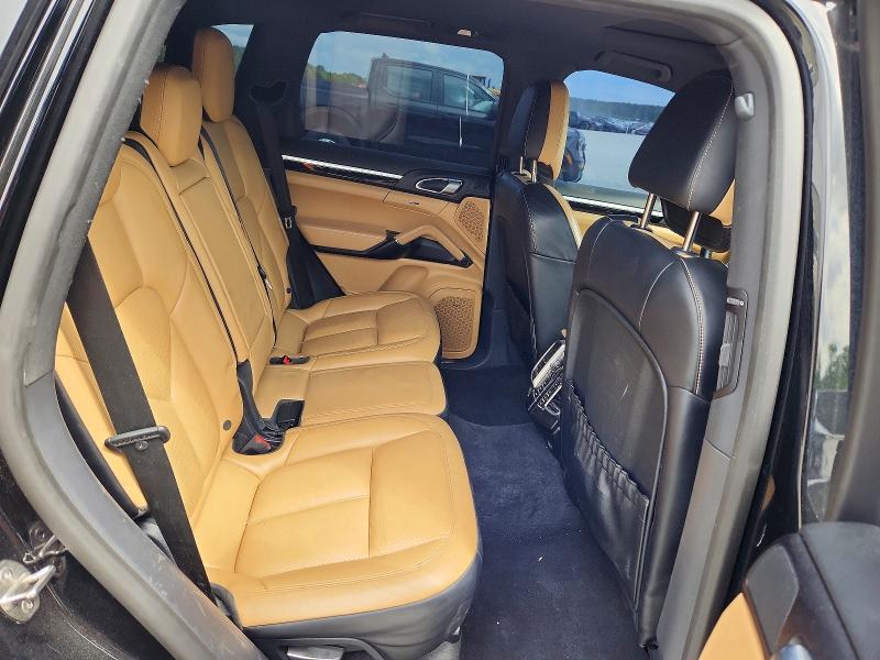 52688376 :رقم المزاد ، WP1AA2A26JKA01395 vin ، 2018 Porsche Cayenne مزاد بيع
