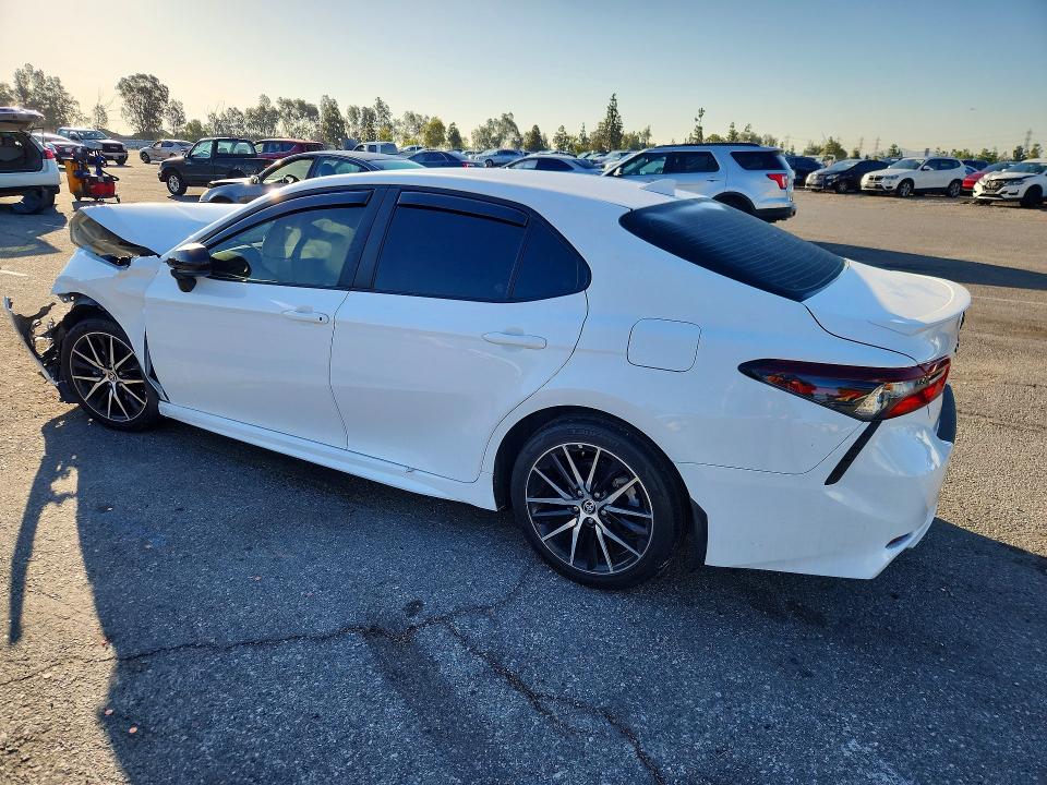 52451176 :رقم المزاد ، 4T1G11AK4NU038974 vin ، 2022 Toyota Camry مزاد بيع