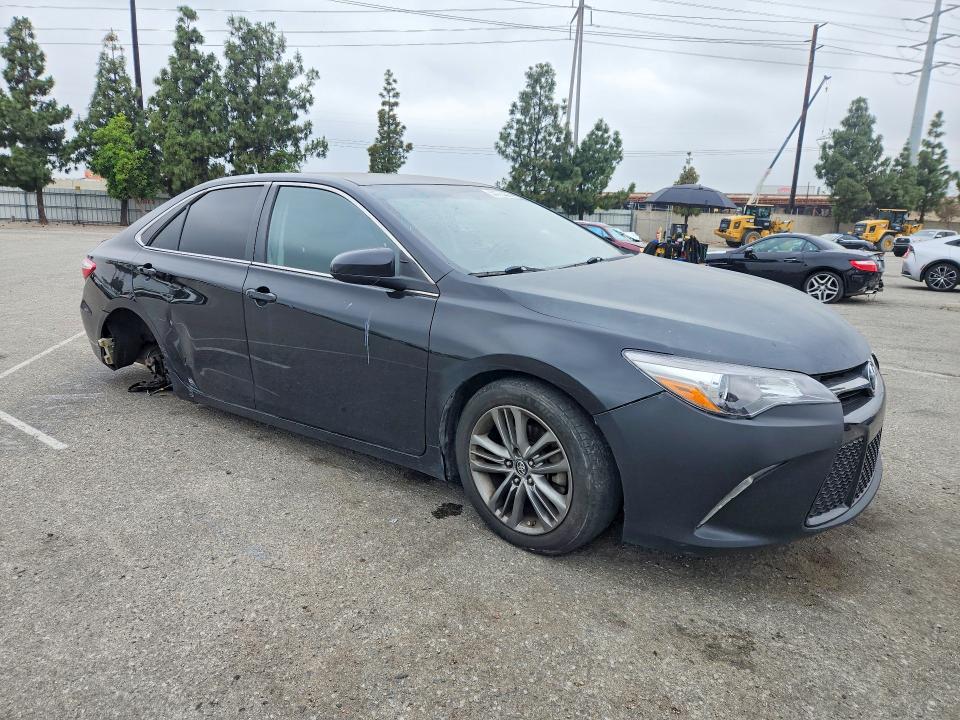 53773366 :رقم المزاد ، 4T1BF1FK0HU814171 vin ، 2017 Toyota Camry مزاد بيع