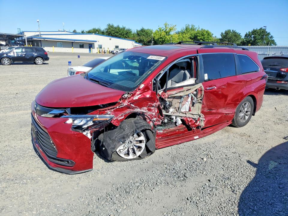 Auction sale of the 2025 Toyota Sienna, vin: 5TDJRKEC3SS228681, lot number: 54173306