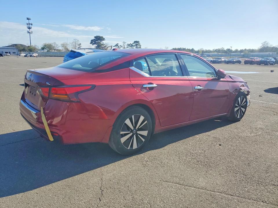 52570846 :رقم المزاد ، 1N4BL4EV8NN316340 vin ، 2022 Nissan Altima مزاد بيع