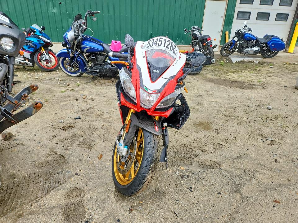 53451286 :رقم المزاد ، ZD4RKU027DS000070 vin ، 2013 Aprilia Rsv4 مزاد بيع