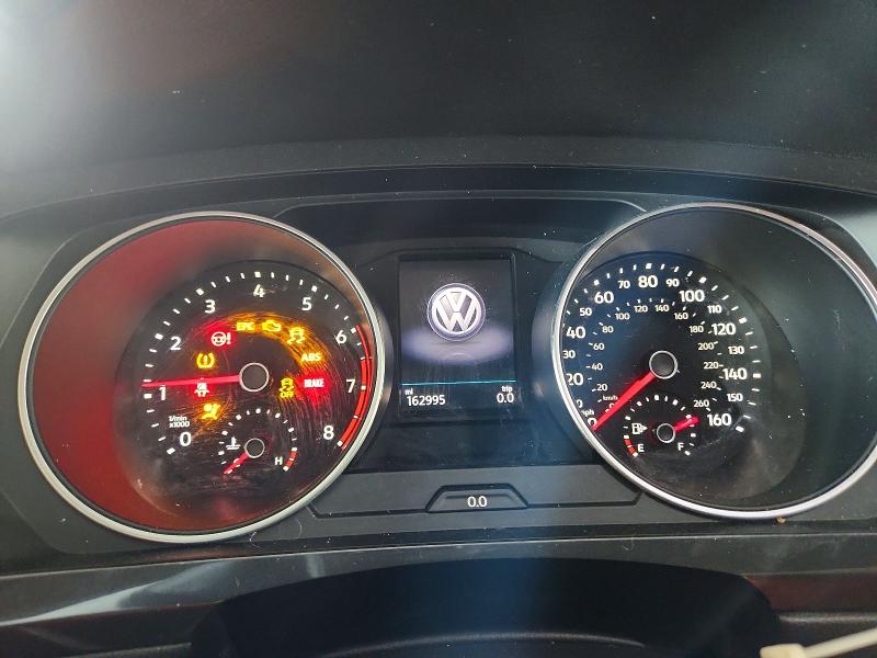 52031016 :رقم المزاد ، 3VV3B7AX0JM043877 vin ، 2018 Volkswagen Tiguan مزاد بيع