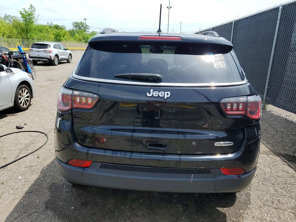 54731586 :رقم المزاد ، 3C4NJCBBXJT339386 vin ، 2018 Jeep Compass مزاد بيع