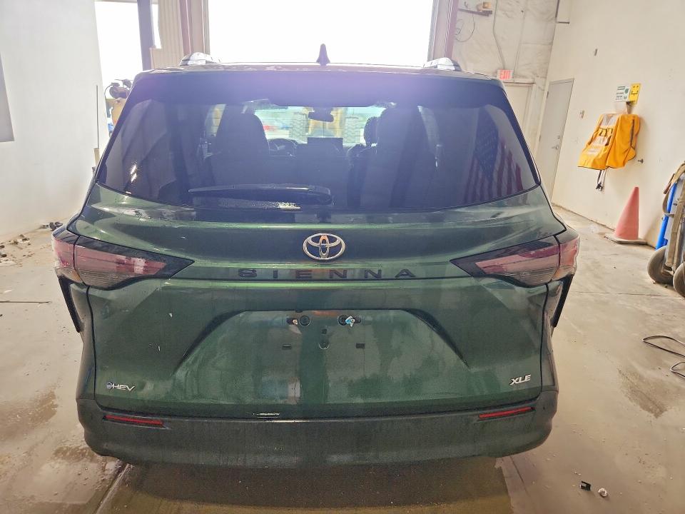 Продажа на аукционе авто 2026 Toyota Sienna, vin: 5TDYRKEC1TS314121, номер лота: 54693836