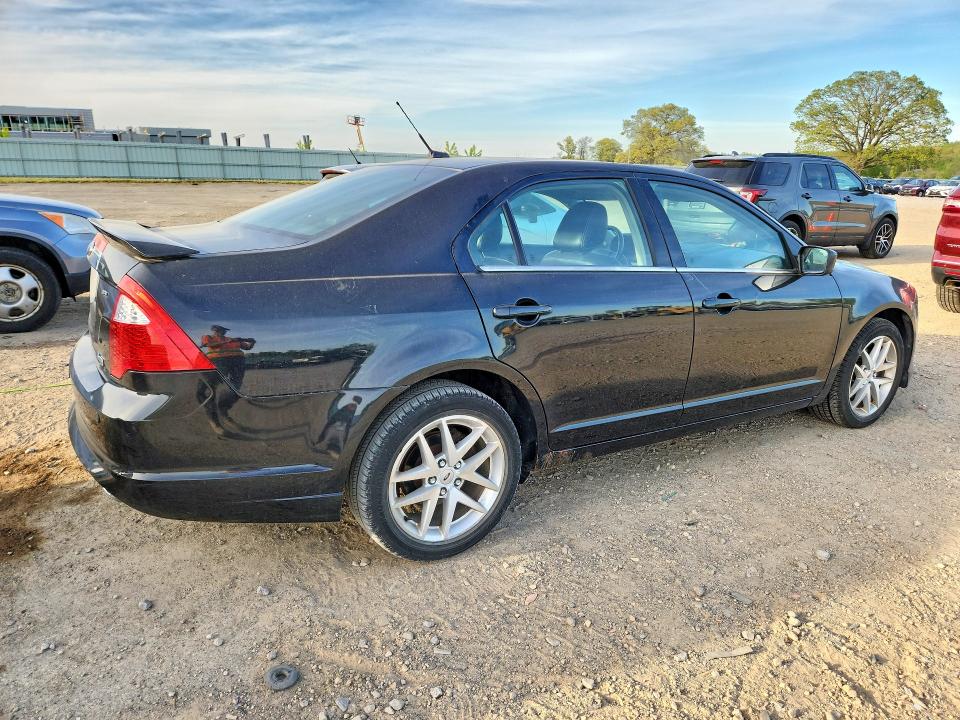 53662576 :رقم المزاد ، 3FAHP0JG3AR227135 vin ، 2010 Ford Fusion مزاد بيع