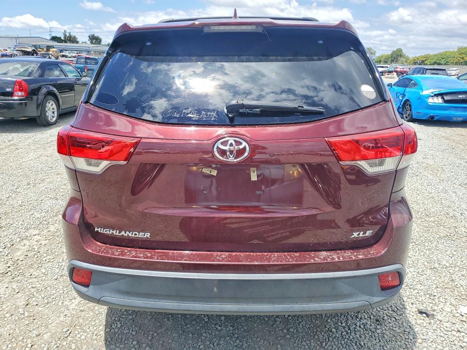 Продаж на аукціоні авто 2018 Toyota Highlander, vin: 5TDKZRFHXJS281108, номер лоту: 55061476
