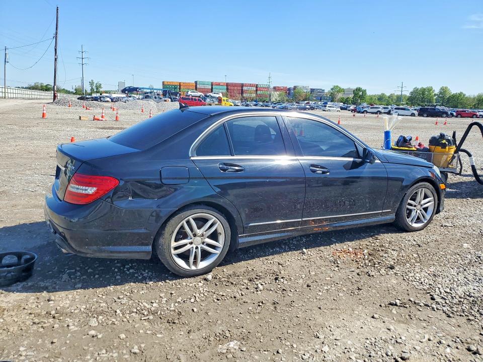 2012 Mercedes-benz C მანქანა იყიდება აუქციონზე, vin: WDDGF8BBXCR204711, აუქციონის ნომერი: 52274796